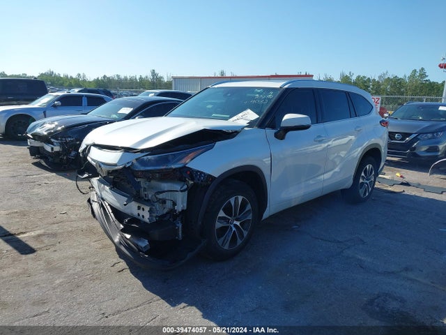 Toyota Highlander Xle 2021 5TDGZRAH7MS534032 Image 2