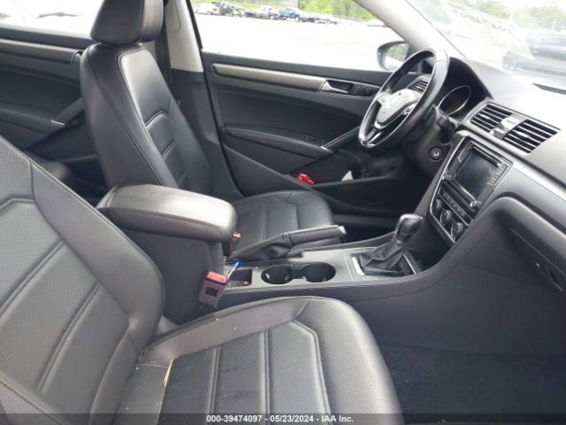 1VWAA7A37JC000402 Volkswagen Passat 2.0t R-line/2.0t S
