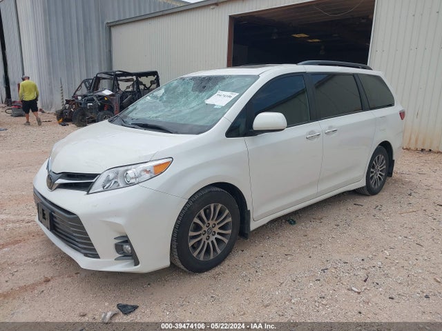 Toyota SIENNA XLE 2020 5TDYZ3DC6LS042978 Image 2