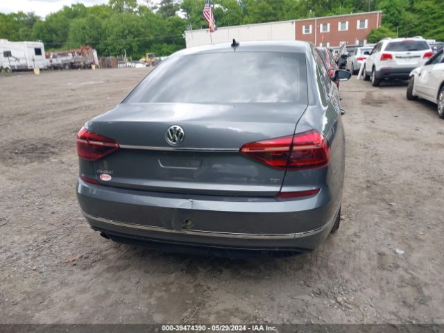 1VWDT7A36HC054372 Volkswagen Passat 1.8t R-line