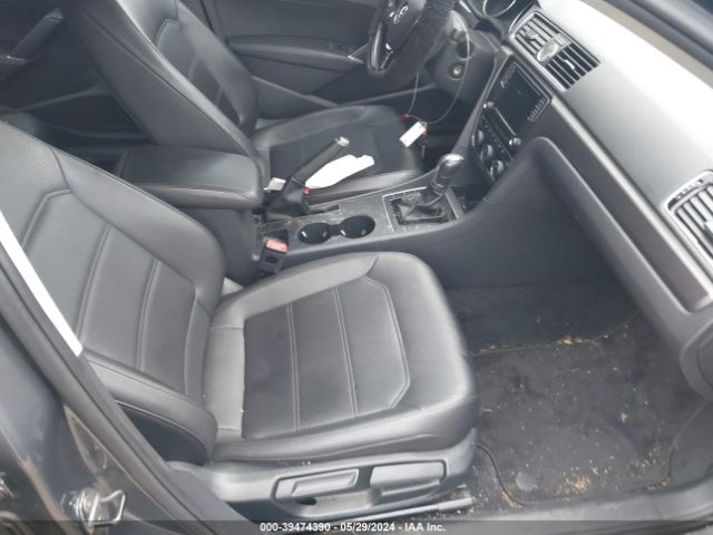 1VWDT7A36HC054372 Volkswagen Passat 1.8t R-line