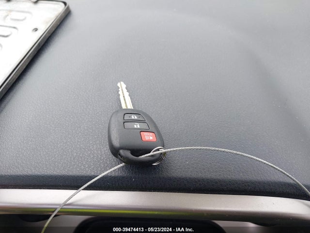 Toyota RAV4 LE 2016 JTMZFREV4GJ062729 Image 11