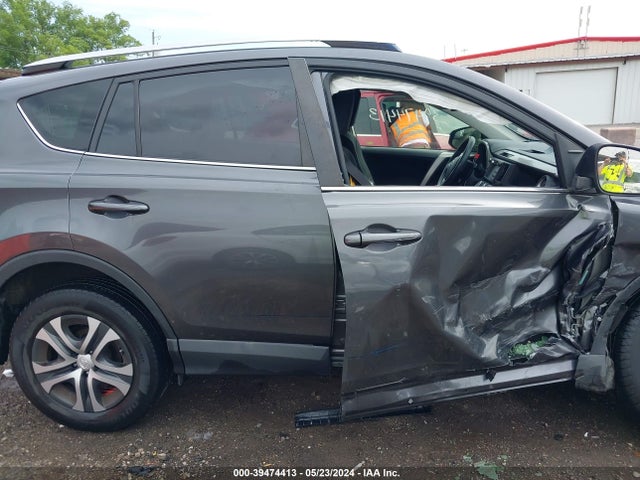 Toyota RAV4 LE 2016 JTMZFREV4GJ062729 Image 13
