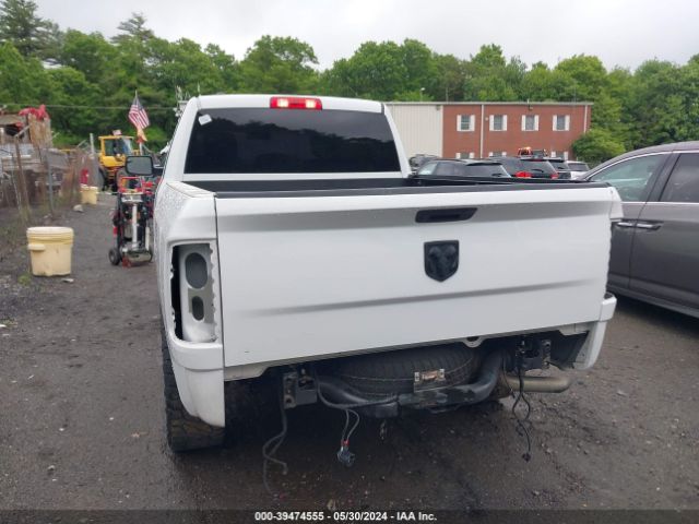 1C6RR7FG7KS504120 RAM 1500 Classic Express Quad Cab 4x4 6'4 Box