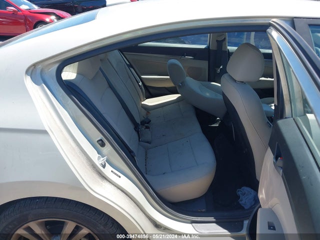 Hyundai ELANTRA SEL 2018 5NPD84LF5JH353050 Image 8