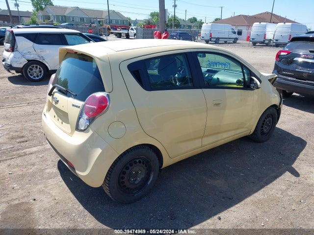Chevrolet Spark 1lt Cvt 2015 KL8CD6S97FC731766 Image 4