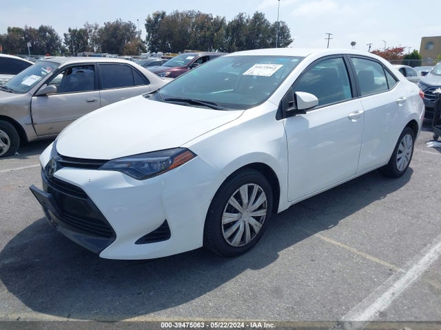 Toyota COROLLA LE 2018 2T1BURHE6JC057179 Image 2