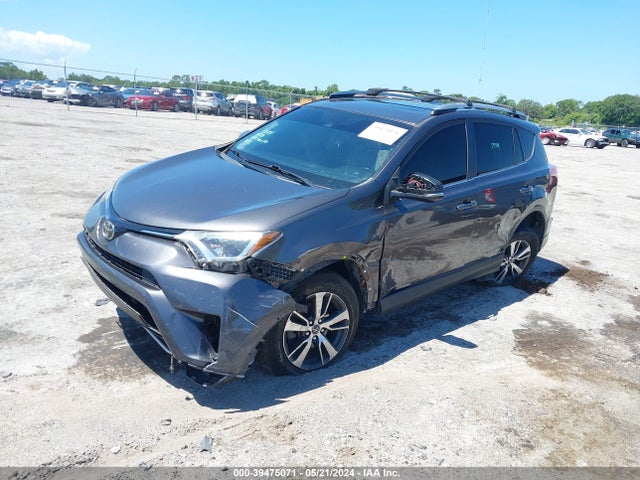 Toyota Rav4 Xle 2018 JTMWFREV7JJ743624 Image 2