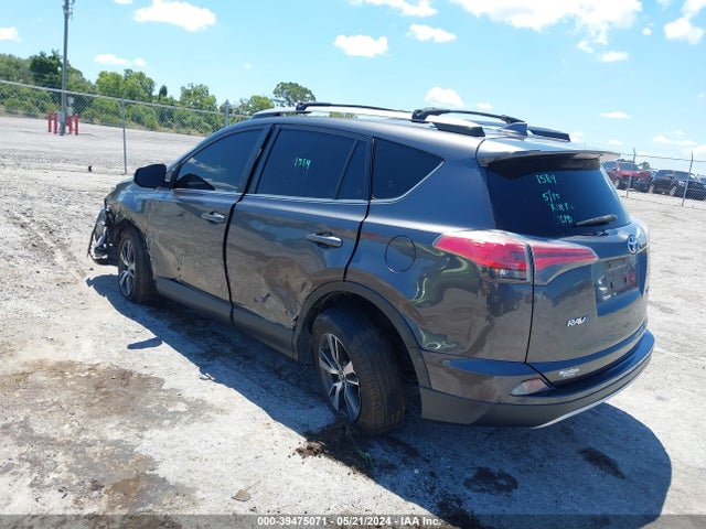 Toyota Rav4 Xle 2018 JTMWFREV7JJ743624 Image 3