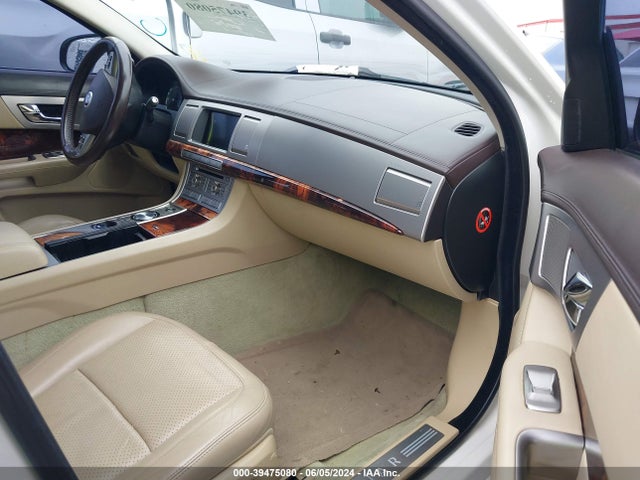 2010 JAGUAR XF SAJWA0GB8ALR73790 Photo 4