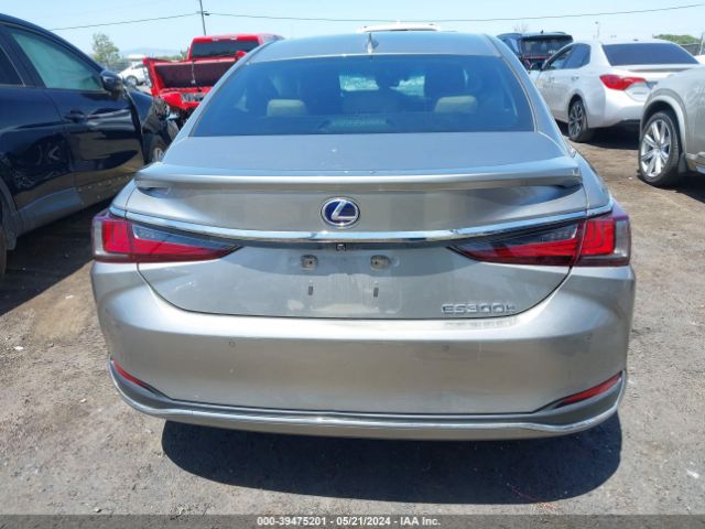 58ADA1C15MU011328 Lexus ES 300H
