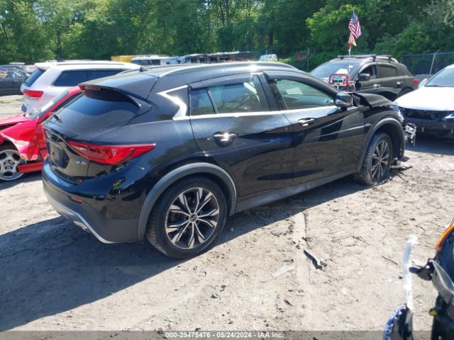 SJKCH5CRXHA024810 Infiniti Qx30 Premium