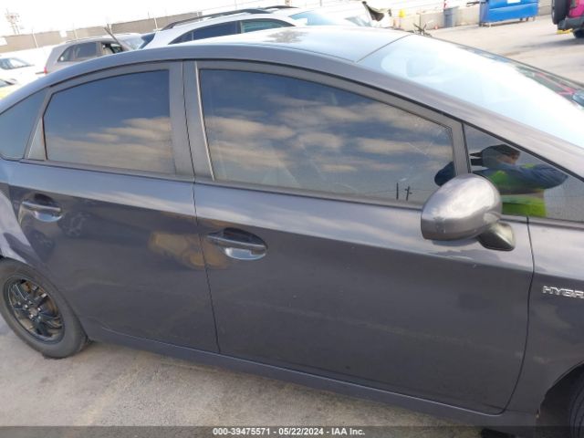 JTDKN3DU6F1967112 Toyota Prius Four