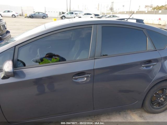 JTDKN3DU6F1967112 Toyota Prius Four