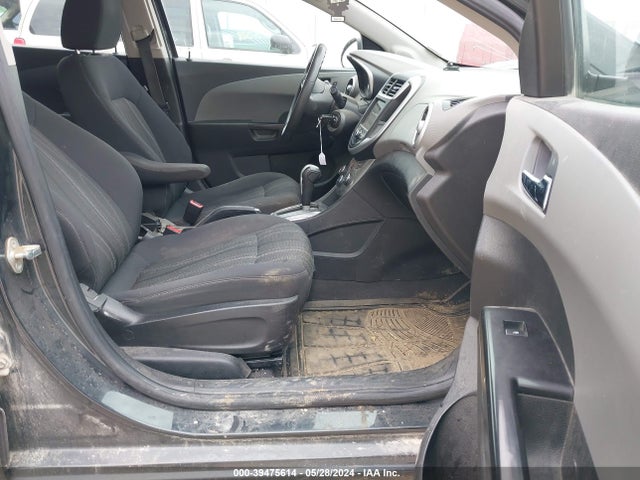 Chevrolet Sonic Lt Auto 2018 1G1JD5SHXJ4121081 Image 5