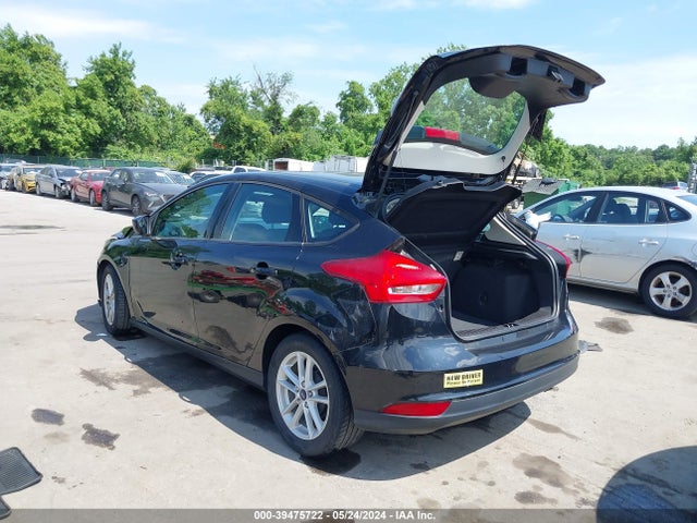 Ford FOCUS SE 2018 1FADP3K23JL272397 Image 3