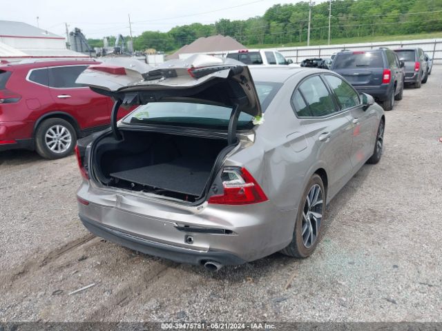 7JRA22TK6KG014472 Volvo S60 T6 Momentum