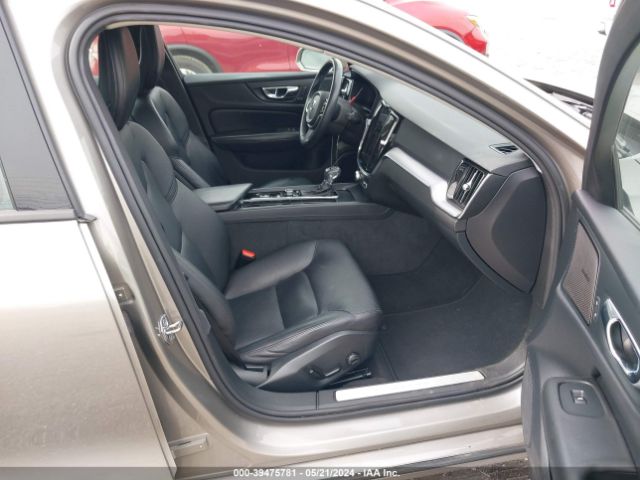 7JRA22TK6KG014472 Volvo S60 T6 Momentum