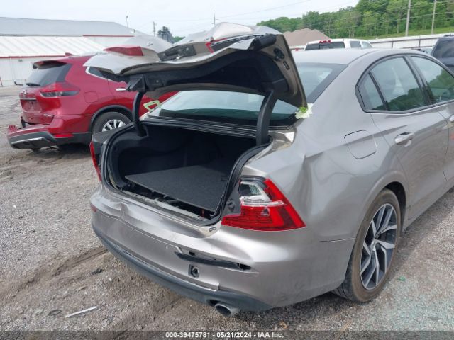 7JRA22TK6KG014472 Volvo S60 T6 Momentum