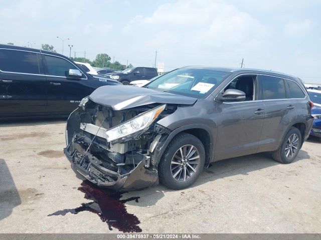 Toyota Highlander Xle 2018 5TDKZRFH4JS535542 Image 2