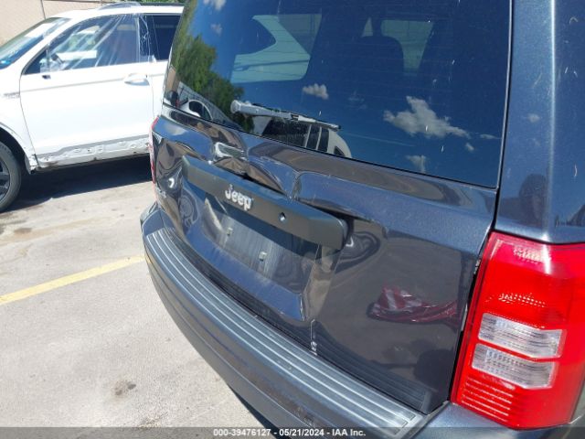 1C4NJRBB7GD587421 Jeep Patriot Sport