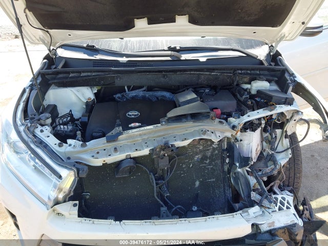 Toyota Highlander Le Plus 2018 5TDBZRFH4JS498573 Image 10