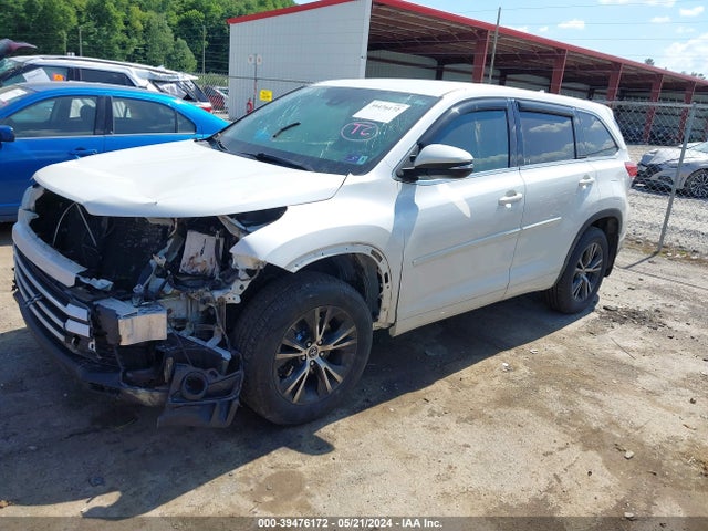 Toyota Highlander Le Plus 2018 5TDBZRFH4JS498573 Image 2