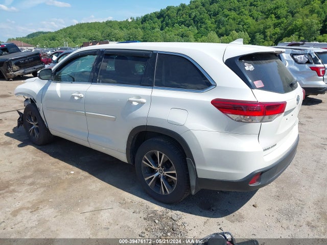 Toyota Highlander Le Plus 2018 5TDBZRFH4JS498573 Image 3