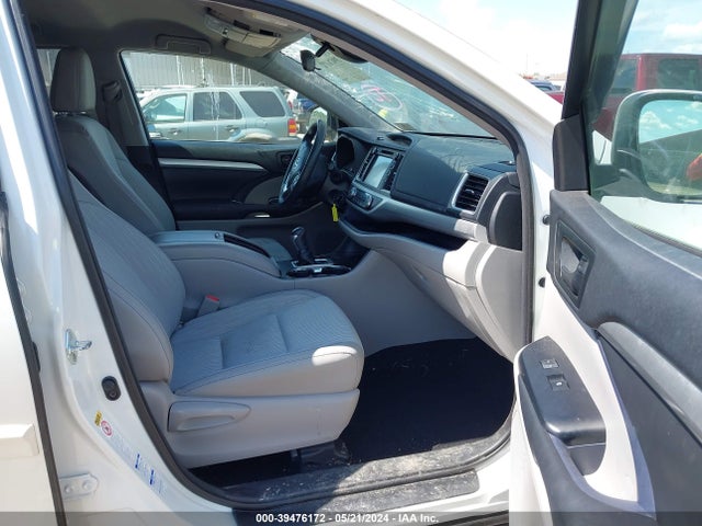 Toyota Highlander Le Plus 2018 5TDBZRFH4JS498573 Image 5