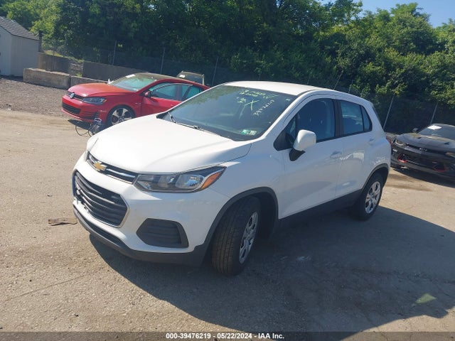 Chevrolet TRAX LS 2017 3GNCJKSB1HL278979 Image 2