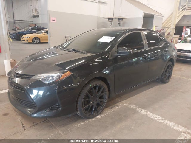 Toyota COROLLA LE 2018 5YFBURHE6JP826487 Image 2