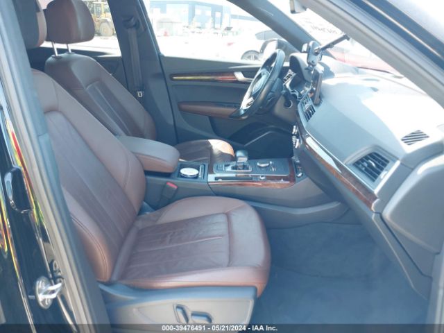 WA1ANAFY5J2109093 Audi Q5 2.0t Premium/2.0t Tech Premium