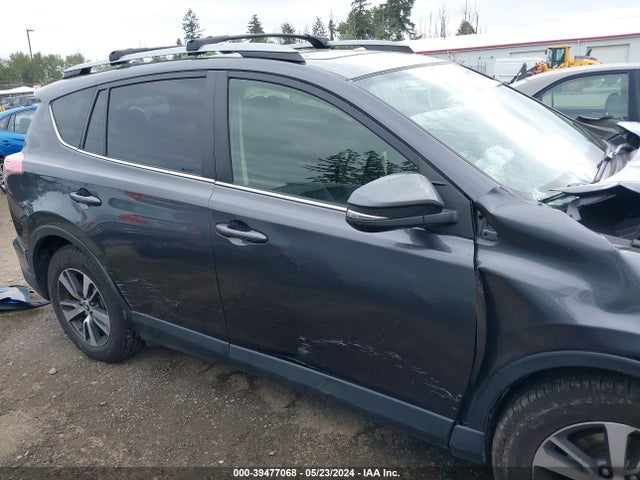 Toyota Rav4 Xle 2017 JTMRFREVXHJ118139 Image 14