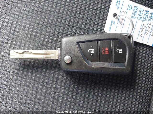 Toyota RAV4 LE 2019 JTMF1RFVXKJ004066 Image 11