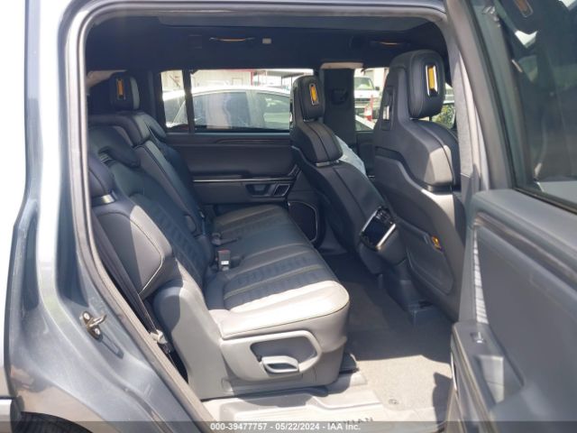 2022 RIVIAN R1S 7PDSGABL8NN000882 Photo 7