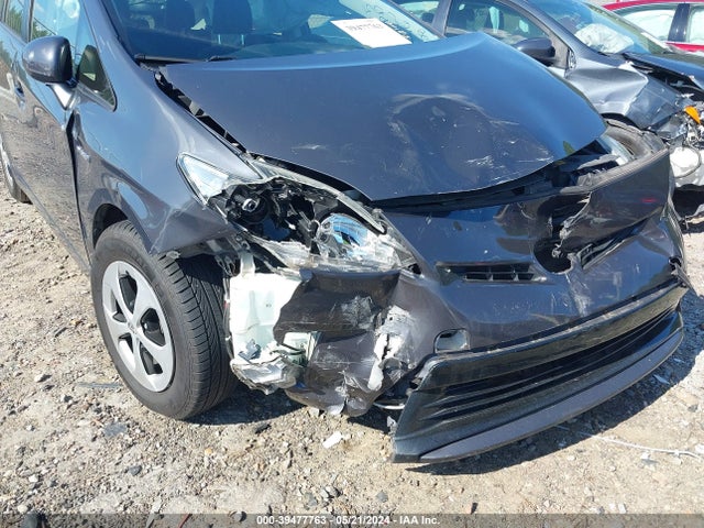 Toyota Prius Two 2015 JTDKN3DU7F0408528 Image 17