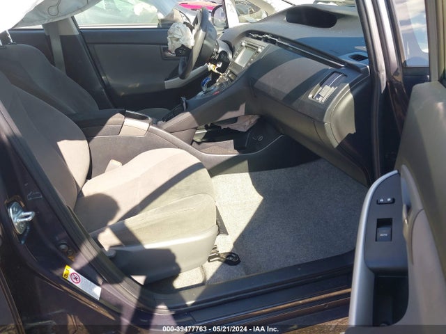 Toyota Prius Two 2015 JTDKN3DU7F0408528 Image 5