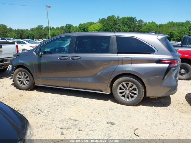 5TDKRKEC1MS018443 Toyota SIENNA LE
