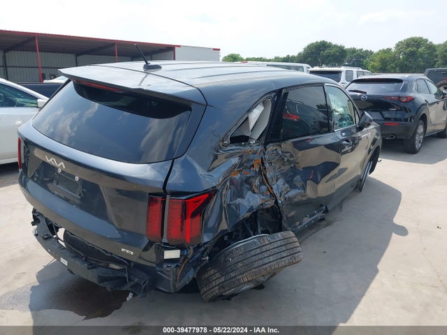 KIA SORENTO LX 2023 5XYRGDLC8PG192174 Image 4
