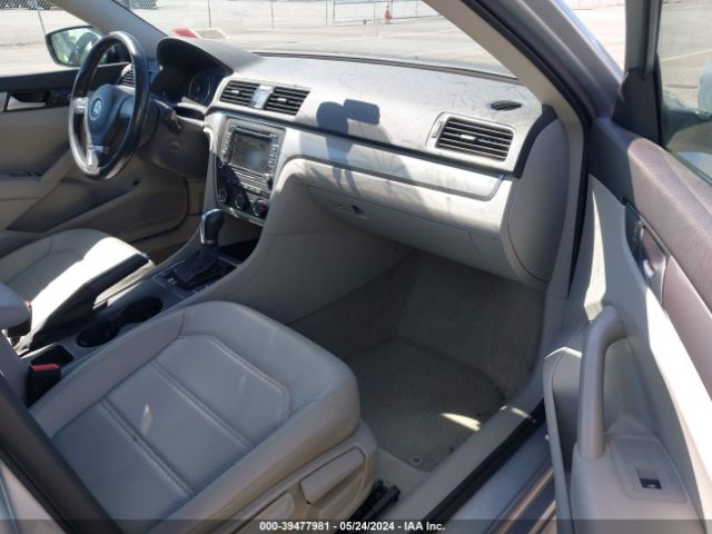 1VWAT7A33FC100126 Volkswagen Passat 1.8t Limited Edition
