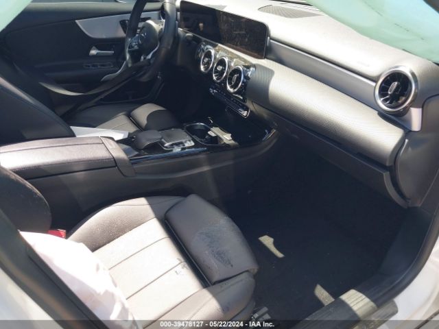 WDD3G4FB8KW026750 Mercedes-Benz A 220 4matic