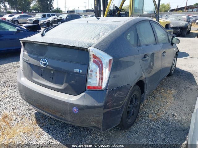 JTDKN3DU2F0469138 Toyota Prius Two