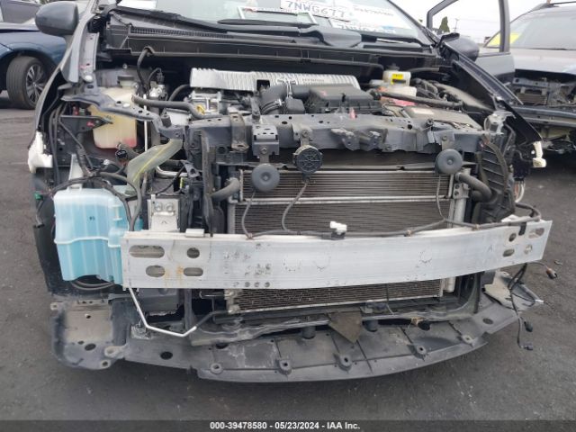 JTDKN3DU2F0469138 Toyota Prius Two