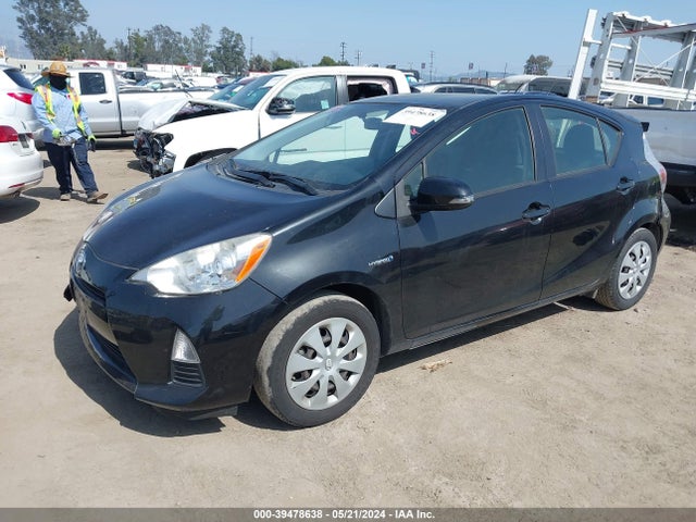 Toyota Prius C Two 2014 JTDKDTB33E1559033 Image 2