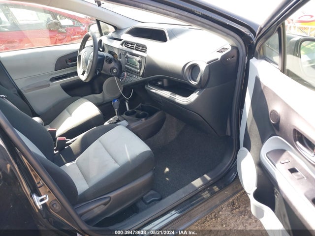 Toyota Prius C Two 2014 JTDKDTB33E1559033 Image 5