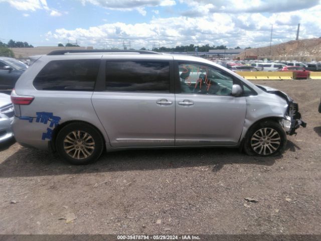 5TDYZ3DC5HS820260 Toyota Sienna Xle 8 Passenger