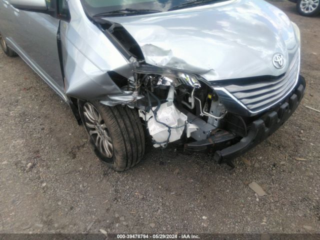 5TDYZ3DC5HS820260 Toyota Sienna Xle 8 Passenger
