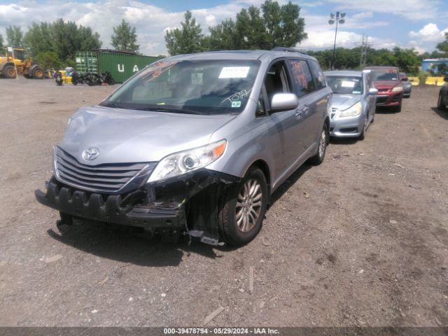 5TDYZ3DC5HS820260 Toyota Sienna Xle 8 Passenger