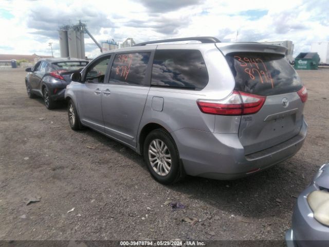 5TDYZ3DC5HS820260 Toyota Sienna Xle 8 Passenger