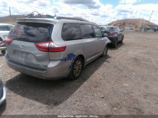 5TDYZ3DC5HS820260 Toyota Sienna Xle 8 Passenger